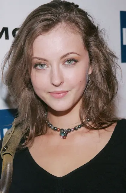Katharine Isabelle Bra Size, Age, Weight, Height, Measurements ...