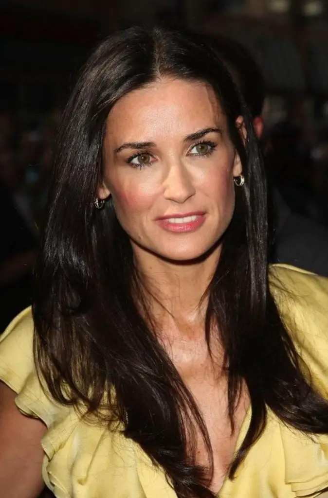 Demi Moore Net Worth - Celebrity Sizes