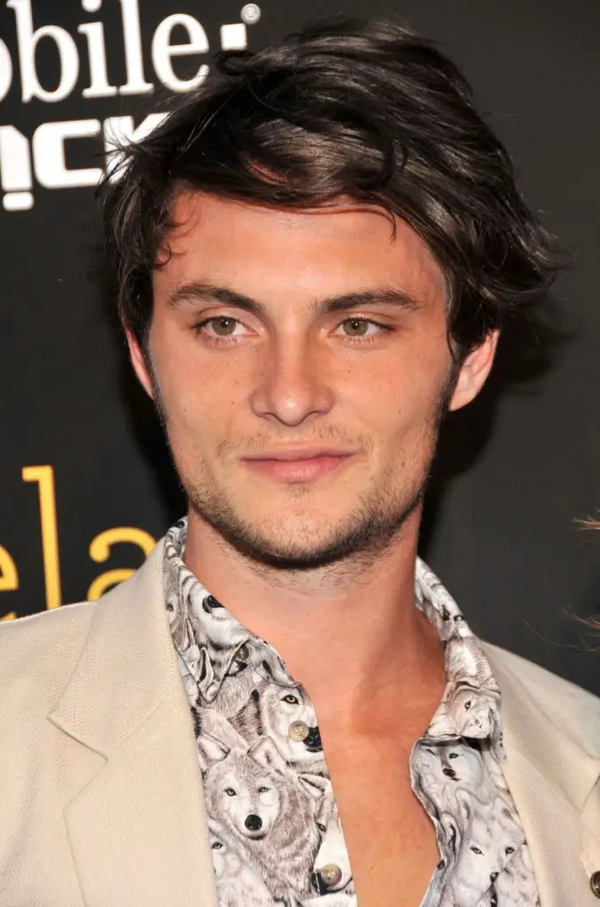 Shiloh Fernandez Net Worth - Celebrity Sizes